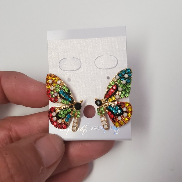 🌻 Stunning Butterfly Earrings - Picture 2 of 5